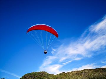 Paragliding at newgale beach