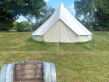 Gander exterior and a barrel seat