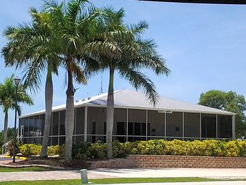 Bathhouse and laundry