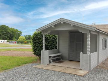Deluxe camping pod no WC exterior