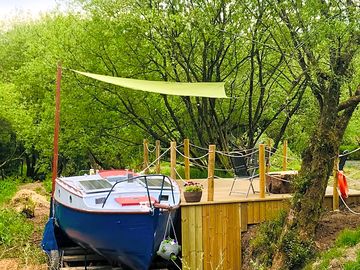 Camping yacht with large decked area to relax and unwind