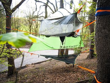 Treetop tents