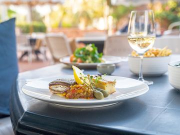 Restaurant dishes