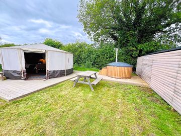 Garden with private hot tub
