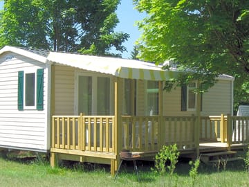 Mobile home with three bedrooms