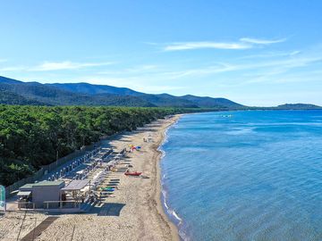 Private beach with access from the pitches