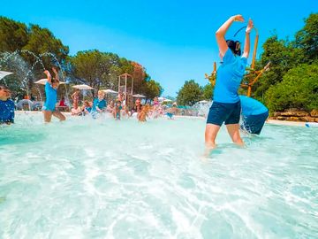 Activity programme in the pool