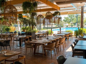 Terraza del restaurante la mar del delta