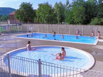 Swimming pool and paddling pool