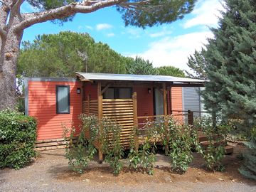 Premium mobile home with outdoor garden furniture