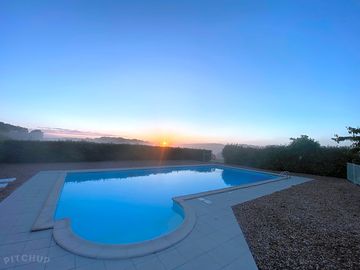 La piscine au crépuscule!! quel spectacle!!!