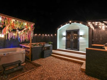 Private garden with hot tub, barbecue and kitchen