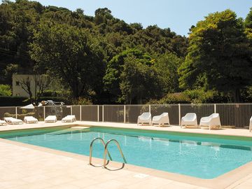 Piscine extérieure et découverte de notre camping val fleuri © léa tavolaro