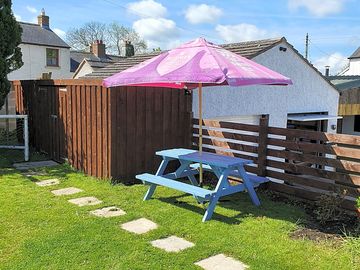 Picnic table