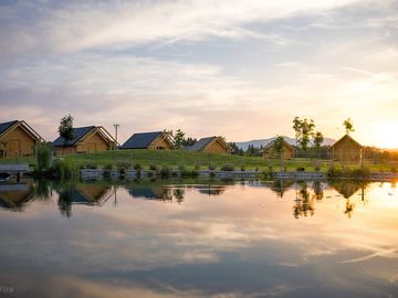 Lodges by the water