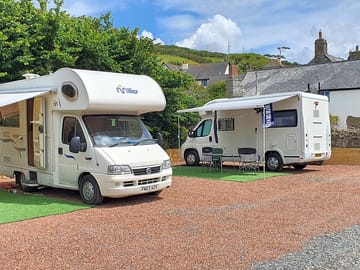 Large level motorhome pitches with free water and optional electric