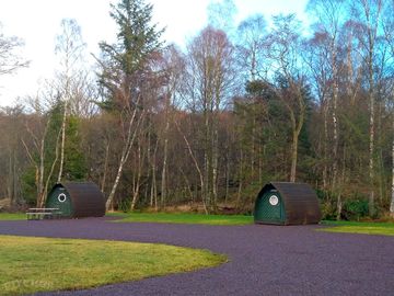 4 person pod area