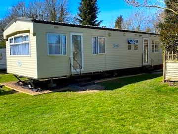 Woodland view three-bedroom static caravan