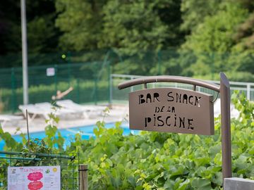 Poolside snack bar open in high season