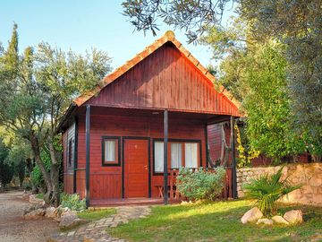 Bungalow with small lawn