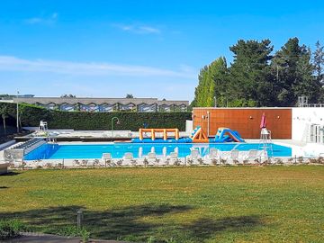 Swimming pool free for guests