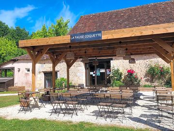 Terrace bar