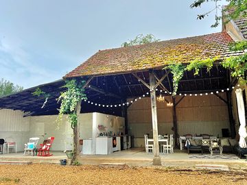 Bathrooms, kitchen and chill-out area