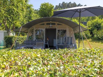 Deluxe tent exterior