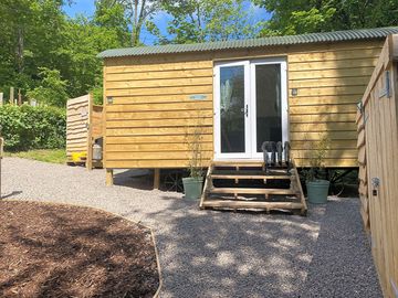 Daisy hut with a private hot tub