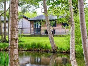 Lake view superior lodges with hot tub