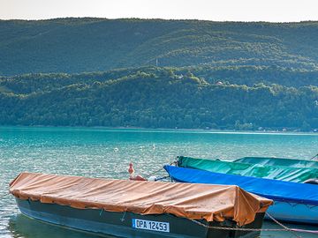 Go boating on lake annecy