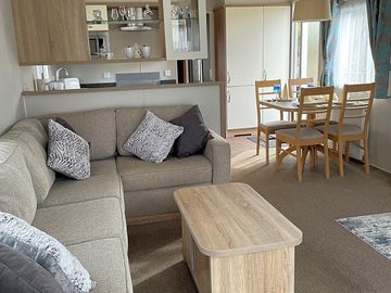 Cooper - Open plan living, dining and kitchen