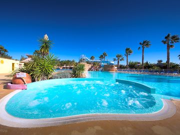 Swimming pool and jacuzzi