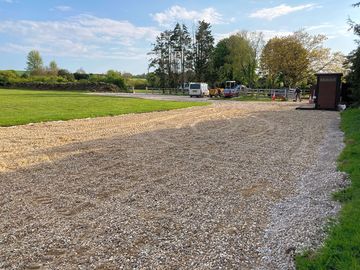 Electric gravel and sand touring pitch