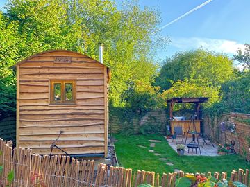 Hut with an outdoor kitchen in the private garden