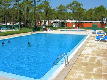 Swimming pool and sun deck (added by manager 05 Apr 2024)