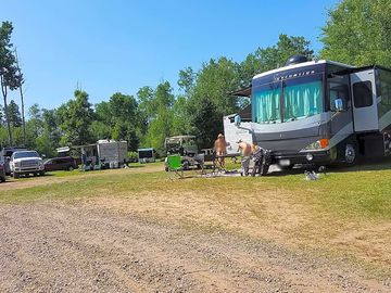 Full hook-ups for motorhomes, pull behind campers and more, up to 40 feet (added by manager 14 Feb 2018)