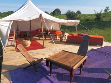 Large tent with wooden deck (added by manager 12 Apr 2017)