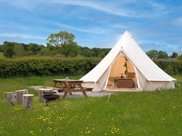 Luxury canvas bell tent (added by manager 25 Jul 2022)