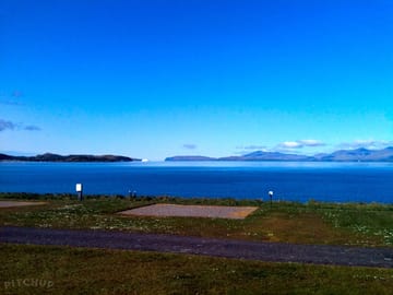 View across Ardmucknish Bay towards Lismore (added by helencardy 22 Jul 2015)