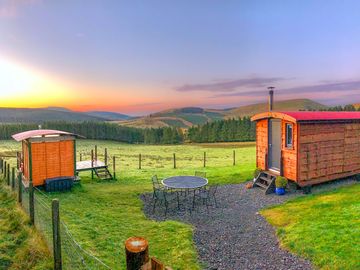 Hut and barbecue hut