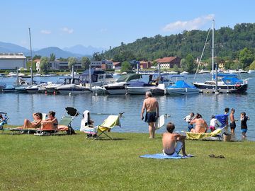 Private beach with direct access to the lake, the jetty, the toilet and the beach bar (added by manager 23 Jun 2017)