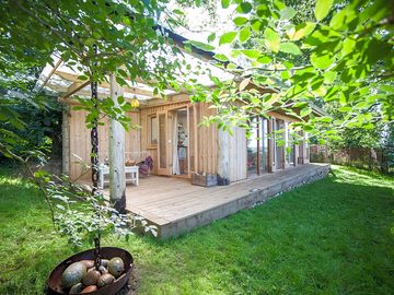Tree-shaded cabin with decking (added by manager 19 Feb 2024)