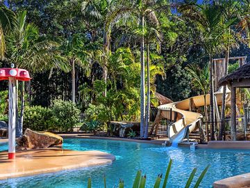 Tropical pool with waterslide (added by manager 24 Aug 2018)