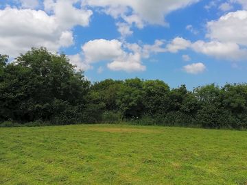The camping field looking west (added by manager 18 Jul 2021)