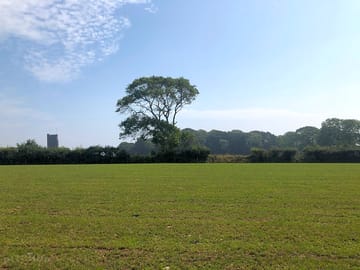 View east towards Stoke Fleming (added by manager 27 Aug 2020)