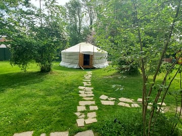 Path to the yurt (added by manager 25 Jun 2020)