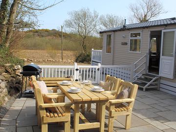 Carreg patio area