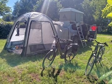 Voiture et tente de toit + petit auvent
