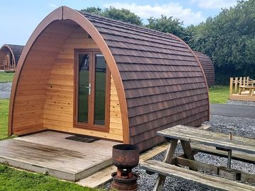Pod 4 front & parking